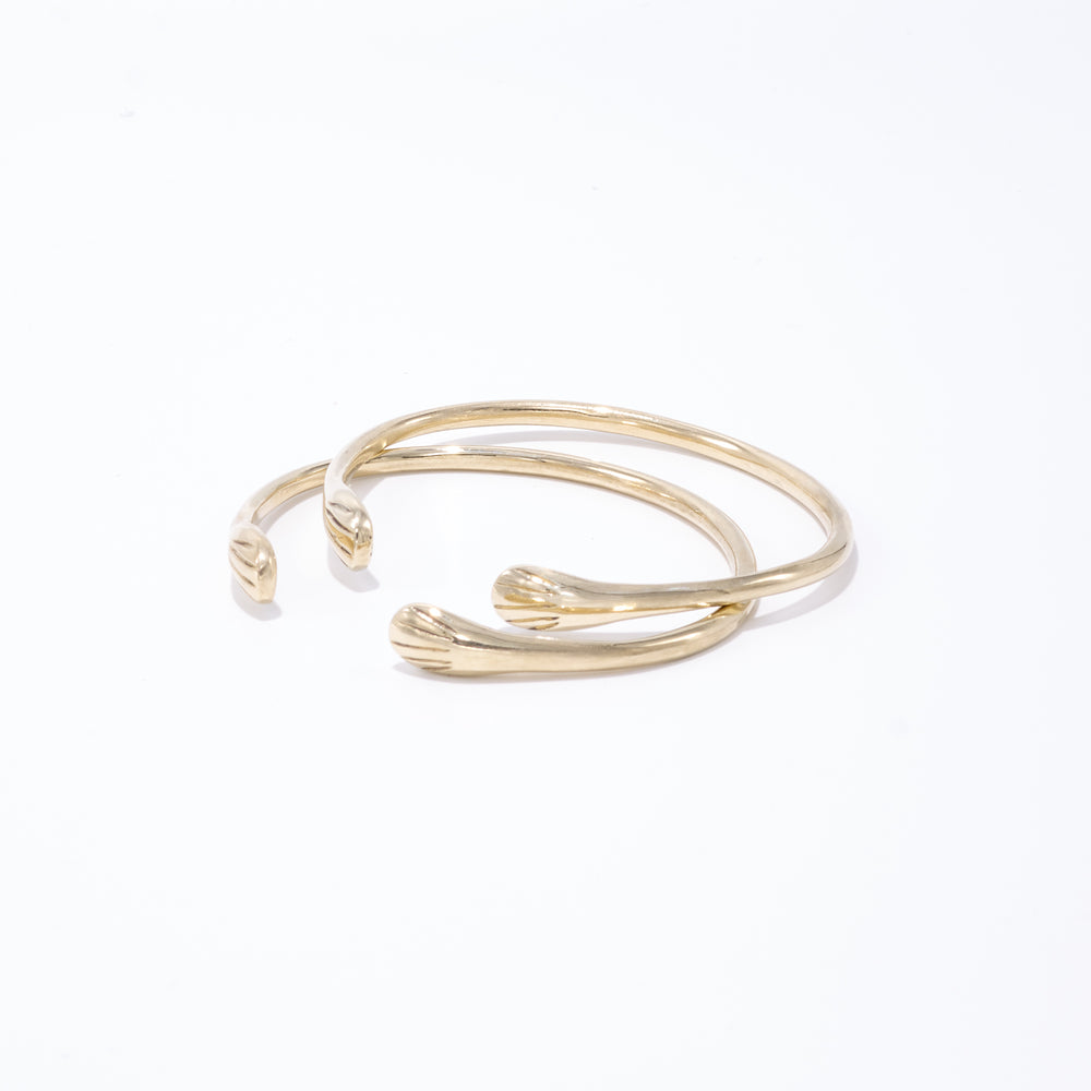 
            
                Load image into Gallery viewer, Seashell Bracelet in Brass
            
        