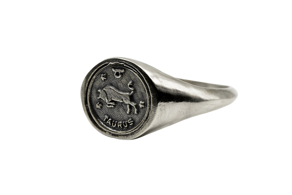 
            
                Load image into Gallery viewer, An Astrology Ring with Zodiac Taurus Side view. Piece of Men and Women Jewelry in Silver
            
        