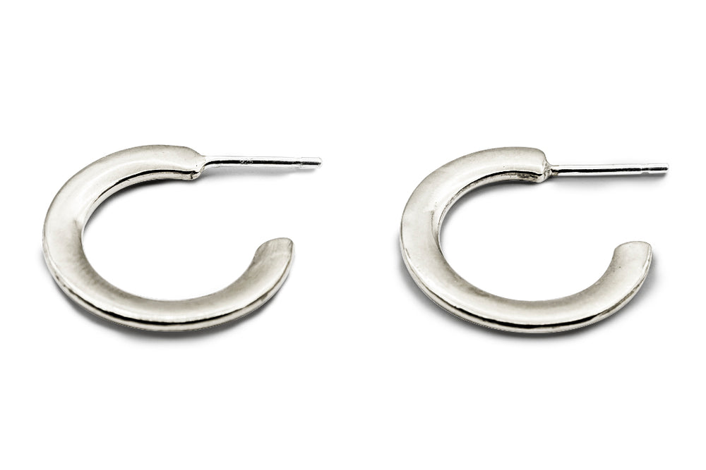 
            
                Load image into Gallery viewer, Classic Vintage hoop earrings made with solid sterling silver. Vintage jewelry made in NYC
            
        