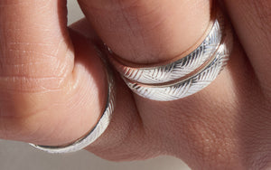 
            
                Load image into Gallery viewer, Vintage Lines Ring in Silver
            
        