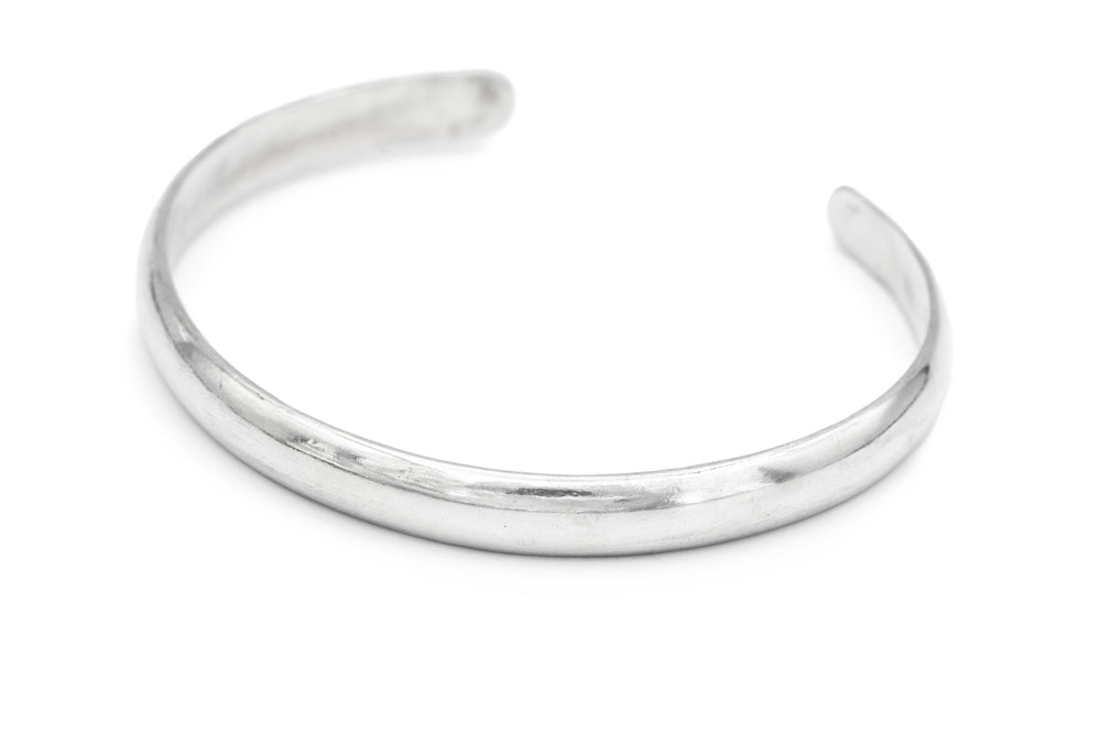 
            
                Load image into Gallery viewer, Vintage Classic Cuff Bracelet made of solid sterling Silver. Handmade by jewelers in Brooklyn, NY.
            
        
