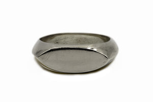 
            
                Load image into Gallery viewer, Simple Retro vintage diamond shaped signet ring casted in 100% recycled Silver with a matte polished finish. This custom handmade piece was made by a jeweler in Brooklyn NYC.
            
        