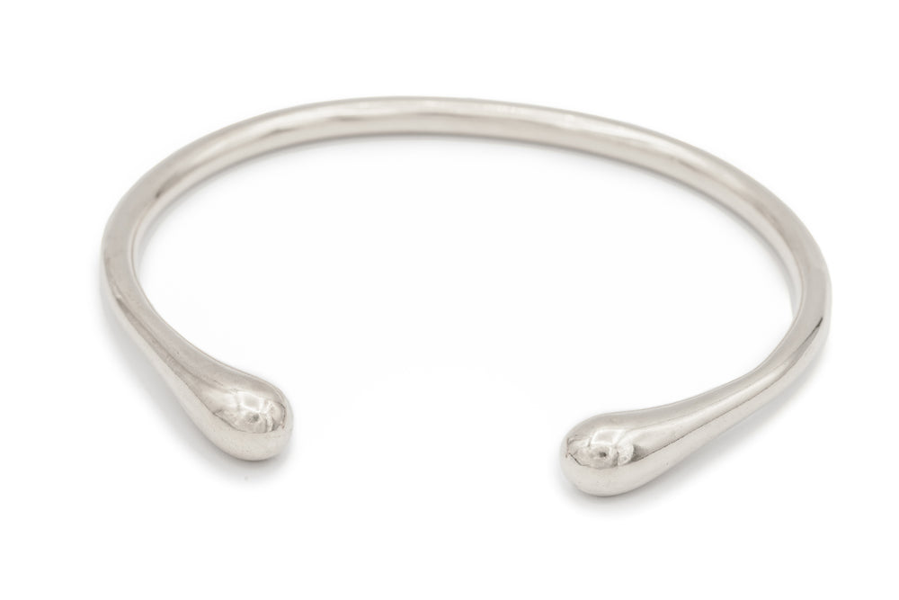 
            
                Load image into Gallery viewer, Vintage inspired simple seapod bracelet in 100% recycled sterling silver. Cast from seapods that are from the shores of long island. Custom Handmade by jewelers in Brooklyn, NY.
            
        